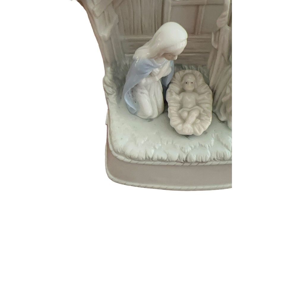 White/Blue Porcelain Nativity Set Christmas‎ Used good condition - Picture 6 of 7